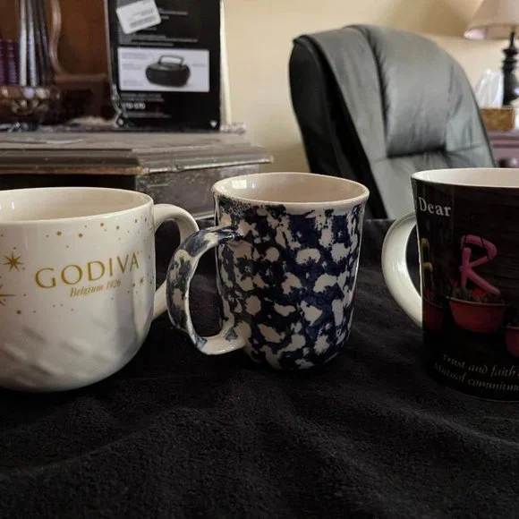 Mugs - Picture 2 of 4